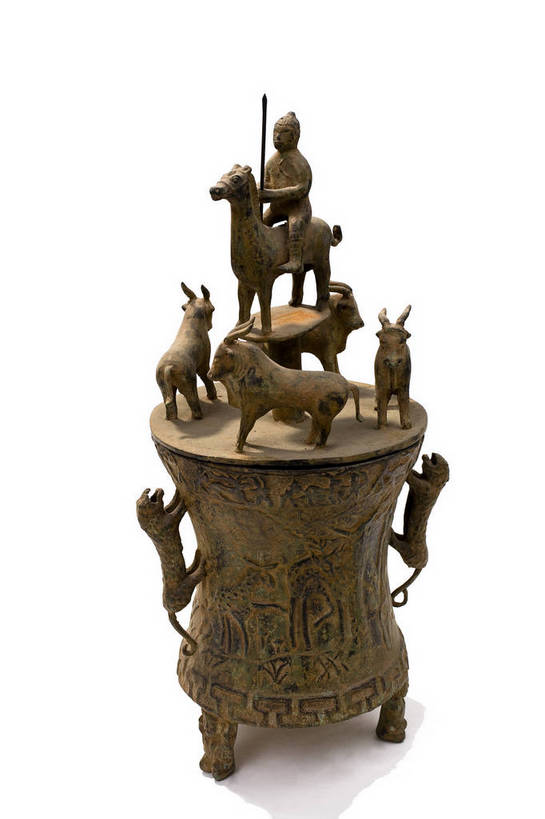 竖图,彩色,静物,中国,雕刻,图片,文化遗产,艺术品,历史,文物,装饰品,古代,一个,容器,储蓄罐,器皿,储蓄,存钱,金融,理财,摄影,经济,单个,古董,资金,存钱罐,中国文化,存款,流通,贸易,东亚,贮钱罐,储钱罐,扑满,青铜器,古远,古代文明,美术工艺,影棚拍摄,传统文化,骑士贮贝器,bj174