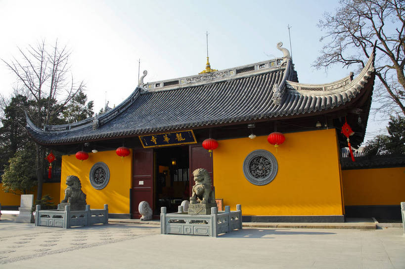 横图,彩色,室外,白天,旅游,度假,名胜古迹,门,标志建筑,地标,建筑,上海,中国,遗迹,灯笼,图片,文化遗产,建筑群,古典,古迹,文物,娱乐,建设,古建筑,古代,石狮,享受,休闲,旅游胜地,放松,摄影,宗教,佛教,信仰,石像,中国文化,古文明,东亚,龙华寺,旅行,传统文化,bj174
