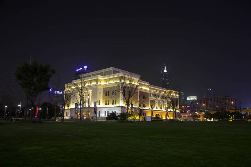 广场,横图,彩色,室外,旅游,度假,草坪,美景,名胜古迹,标志建筑,道路,地标,建筑,街道,路,夜景,公路,上海,中国,遗迹,图片,景观,灯光,交通,古迹,文物,娱乐,建设,古建筑,现代建筑,绿地,享受,休闲,旅游胜地,景色,放松,摄影,公共设施,娱乐场所,古文明,东亚,上海音乐厅,灯火辉煌,马路,旅行,bj174