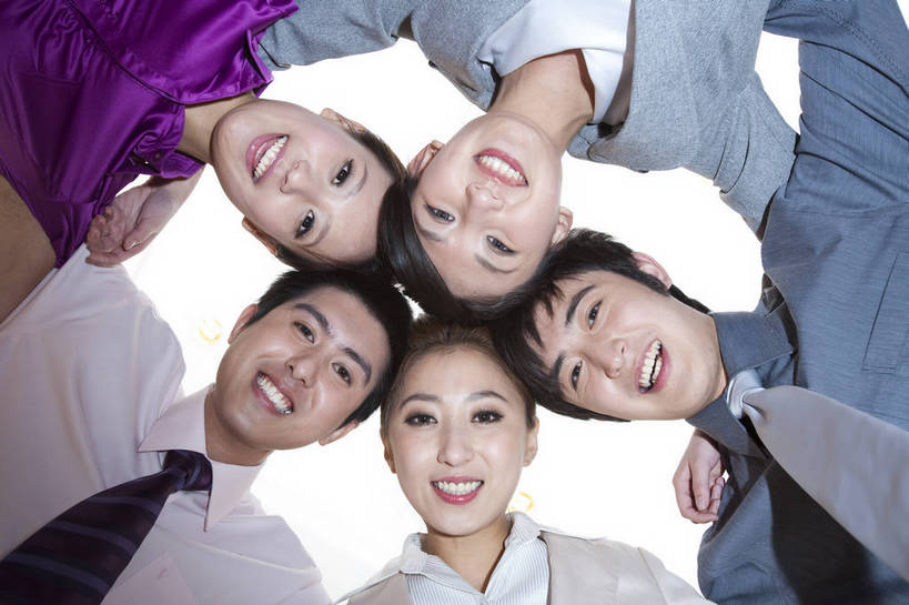 东方人,伙伴,商务人士,办公室,站,微笑,横图,彩色,室内,白天,白色背景,正面,仰视,衬衫,商务,时尚,讨论,快乐,友谊,纯洁,成功,合作,信心,商场,北京,中国,亚洲,正装,庆祝,工作,图片,圆圈,领带,首都,许多人,注视,职业装,现代,观察,加油,看,一群人,职业,活力,可爱,童年,童趣,自信,摄影,生活方式,观看,盘发,察看,场所,关注,同伴,商务中心,围着,童真,东亚,烂漫,无邪,中华人民共和国,北京市,京,北平,华北地区,朝阳区,交流,天真,友情,男人,男性,年轻男性,年轻女性,女人,女性,亚洲人,中国人,年轻人,沟通,拉手,半身,西服,办公,北京CBD,北京商务中心区,世贸天阶,中国北京大北窑,bj174