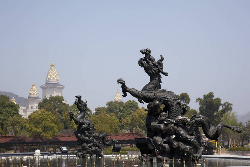 无人,寺庙,横图,彩色,室外,白天,旅游,度假,名胜古迹,标志建筑,地标,建筑,雕塑,中国,亚洲,游人,遗迹,雕像,佛像,图片,景观,建筑群,古典,古迹,文物,娱乐,建设,古建筑,江苏,九龙灌浴,无锡,祥符寺,大佛,享受,休闲,灵山,旅游胜地,放松,摄影,宗教,风光,神圣,中国文化,古文明,东亚,中华人民共和国,庄严,旅行,传统文化,bj174