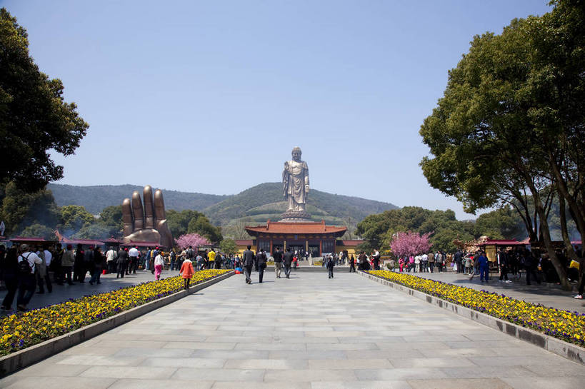 寺庙,横图,彩色,室外,白天,旅游,度假,名胜古迹,树林,标志建筑,道路,地标,建筑,雕塑,中国,亚洲,游客,游人,遗迹,雕像,佛像,花坛,图片,景观,建筑群,古典,古迹,文物,娱乐,建设,佛手,古建筑,江苏,无锡,祥符寺,大佛,享受,休闲,灵山,旅游胜地,放松,摄影,宗教,风光,神圣,中国文化,古文明,东亚,中华人民共和国,庄严,旅行,传统文化,bj174