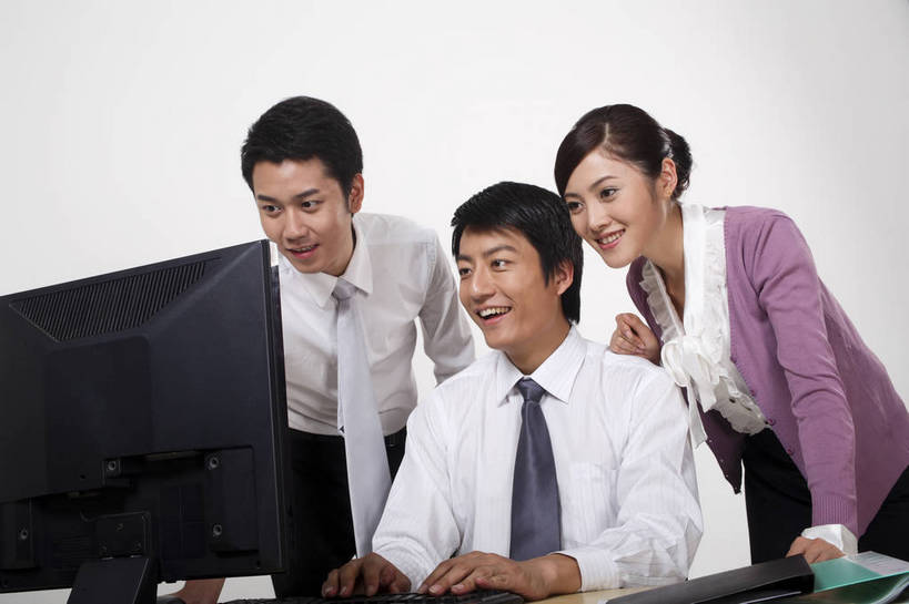 东方人,中年人,三个人,伙伴,朋友,商务人士,商务男性,商务女性,办公室,微笑,横图,彩色,室内,白天,正面,衬衫,制服,商务,讨论,友谊,成功,合作,团队,计划,竞争,职员,电脑,中国,亚洲,学习,套装,正装,研究,会议,办公用品,领带,年轻,注视,职业装,黄种人,东方,三个,站着,行业,职业,精神,美女,战略,金融,职场,经济,仔细,环境,行政,业务,公司,近景,商务装,贸易,管理人员,工薪阶层,联合,合谋,细心,细致,管理,交流,配合,认真,协作,男人,男性,女人,女性,亚洲人,中国人,年轻人,白领,商人,上班族,员工,沟通,坐着,衬衣,西服,办公,商业,白领阶层,办公室职员,bj174