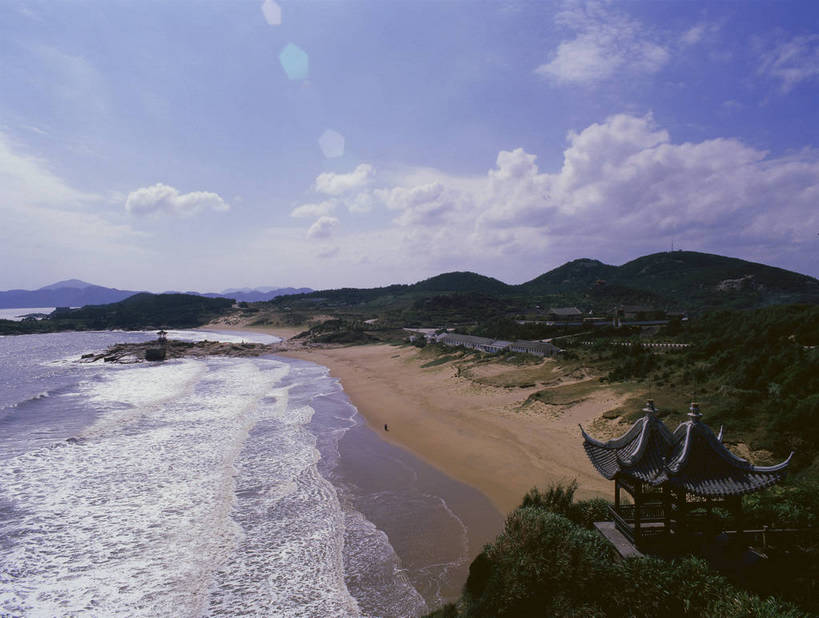 无人,横图,彩色,室外,白天,旅游,度假,美景,名胜古迹,沙滩,山,山脉,标志建筑,地标,建筑,中国,亚洲,遗迹,图片,古迹,文物,娱乐,建设,古建筑,浙江,浙江省,白云,风景,蓝天,天空,自然,凉亭,享受,休闲,远景,旅游胜地,放松,摄影,地理,风光,宁静,海滨,自然风光,古文明,东亚,普陀区,普陀山,中华人民共和国,华东地区,浙,舟山,舟山市,海滩,海天佛国,千步沙,bj174