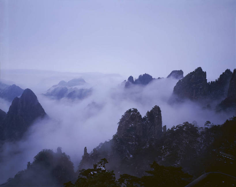 无人,横图,彩色,室外,白天,旅游,度假,黄山,美景,名胜古迹,山,山脉,雾,标志建筑,地标,建筑,中国,亚洲,遗迹,图片,山峰,雪景,云,云海,冬天,山峦,古迹,文物,娱乐,建设,古建筑,风景,自然,群山,享受,休闲,远景,旅游胜地,放松,摄影,地理,缭绕,风光,宁静,自然风光,古文明,东亚,安徽,安徽省,黄山市,中华人民共和国,华东地区,皖,仙境,险峻,bj174