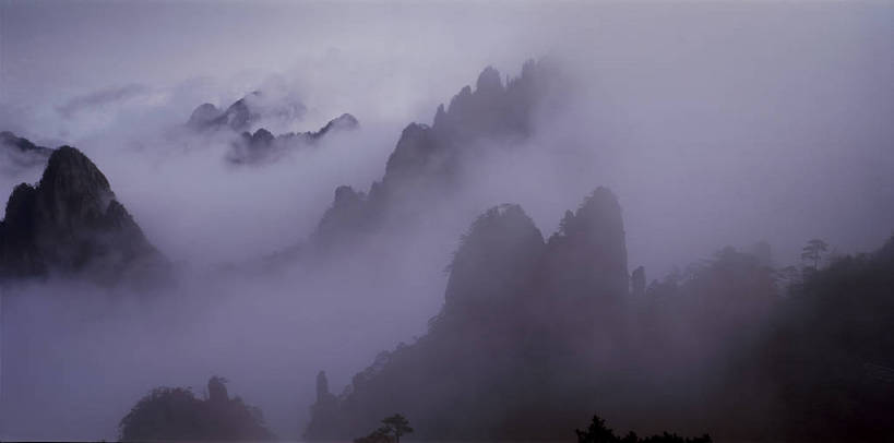 无人,横图,彩色,室外,白天,旅游,度假,黄山,美景,名胜古迹,山,雾,标志建筑,地标,建筑,松树,中国,亚洲,遗迹,图片,山峰,古迹,文物,娱乐,建设,古建筑,风景,自然,群山,享受,休闲,旅游胜地,放松,摄影,地理,缭绕,风光,宁静,自然风光,古文明,东亚,安徽,安徽省,黄山市,中华人民共和国,华东地区,皖,仙境,险峻,bj174