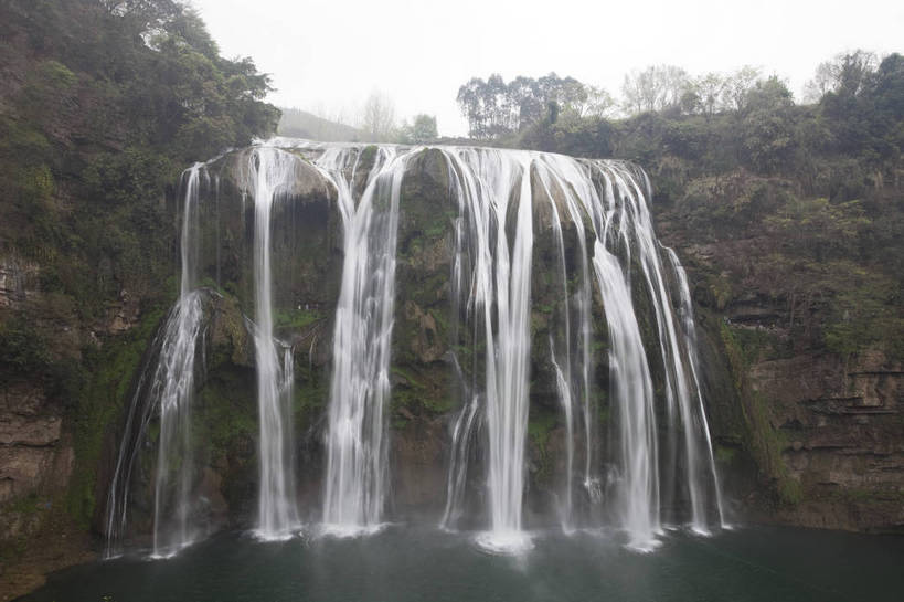 无人,横图,彩色,室外,白天,旅游,度假,美景,名胜古迹,瀑布,山,树林,水,标志建筑,地标,建筑,黄果树,中国,遗迹,图片,景观,水流,水潭,古迹,文物,娱乐,建设,古建筑,天空,自然,享受,休闲,旅游胜地,安静,放松,摄影,飞流直下,风光,中国文化,自然风光,古文明,贵州,气势,旅行,bj174