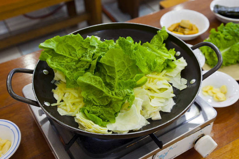 无人,横图,彩色,室内,特写,白天,旅游,烹饪,蔬菜,餐具,济州岛,韩国,亚洲,图片,料理,食品,小菜,火锅,咸菜,菜肴,美食,餐饮,食物,摄影,佳肴,东亚,大韩民国,济州,济州道,济州特别自治道,特别自治道,暖锅,韩国文化,旅行,传统文化,南朝鲜,南韩,bj174
