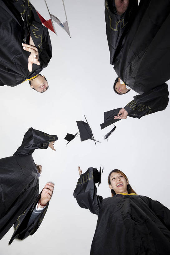 东方人,伙伴,学生,站,笑,竖图,彩色,室外,白天,侧面,时尚,兴奋,友谊,合作,团队,广州,中国,盘绕,环绕,围绕,图片,许多人,美丽,环抱,校园,围,一群人,健康,活力,可爱,自信,摄影,缭绕,生活方式,青春,优雅,证书,学士帽,毕业,同伴,学士服,典礼,团结,友情,男人,男性,年轻男性,年轻女性,女人,女性,亚洲人,中国人,年轻人,大学生,扔,半身,愉快,bj174