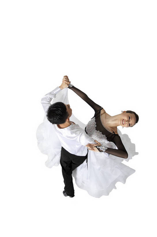 东方人,两个人,竖图,俯视,彩色,室内,白天,抠图,白色背景,侧面,时尚,跳舞,热情,合作,北京,中国,图片,旋转,长裙,健康,活力,可爱,美女,平衡,自信,摄影,青春,优雅,双人舞,优美,国标舞,舞蹈服,弹性,乐观,技能,男人,男性,年轻男性,年轻女性,女人,女性,亚洲人,中国人,年轻人,舞蹈演员,搂抱,全身,影棚拍摄,礼服,愉快,舞蹈,bj174