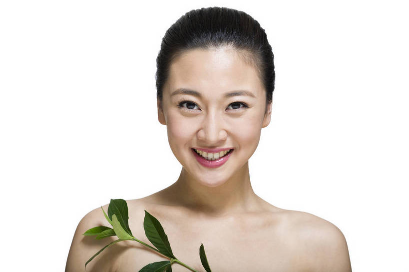 东方人,五官,脸,笑,横图,彩色,室内,特写,白天,留白,抠图,白色背景,正面,美容,时尚,植物,北京,中国,仅一个人,护肤,新鲜,图片,树叶,休闲,表情,成熟,可爱,美女,自信,摄影,头像,生活方式,精致,青春,优雅,肖像,乐观,年轻女性,女人,女性,亚洲人,中国人,年轻人,面部,叶,影棚拍摄,愉快,bj174