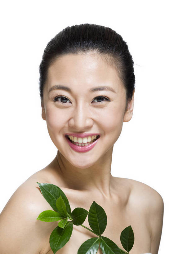 东方人,五官,脸,笑,竖图,彩色,室内,特写,白天,留白,抠图,白色背景,侧面,美容,时尚,植物,北京,中国,仅一个人,护肤,新鲜,图片,树叶,休闲,表情,成熟,可爱,美女,自信,摄影,头像,生活方式,精致,青春,优雅,肖像,乐观,年轻女性,女人,女性,亚洲人,中国人,年轻人,面部,叶,影棚拍摄,愉快,bj174