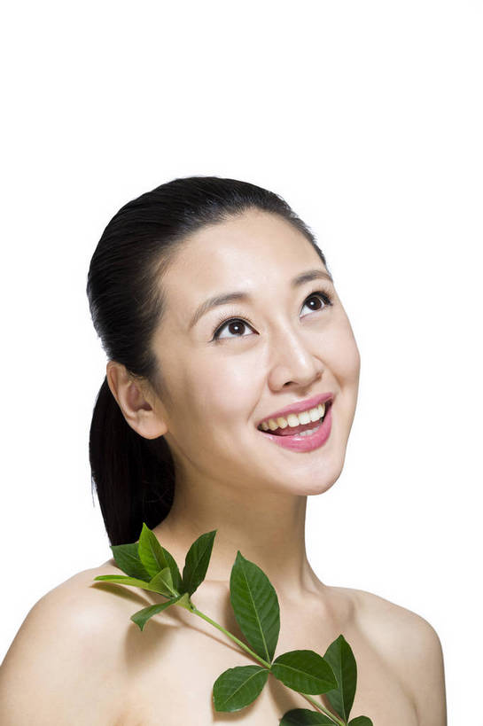 东方人,五官,脸,笑,竖图,彩色,室内,特写,白天,留白,抠图,白色背景,侧面,美容,时尚,植物,北京,中国,仅一个人,护肤,新鲜,图片,树叶,休闲,表情,成熟,可爱,美女,自信,摄影,头像,生活方式,精致,青春,优雅,肖像,乐观,年轻女性,女人,女性,亚洲人,中国人,年轻人,面部,叶,影棚拍摄,愉快,bj174