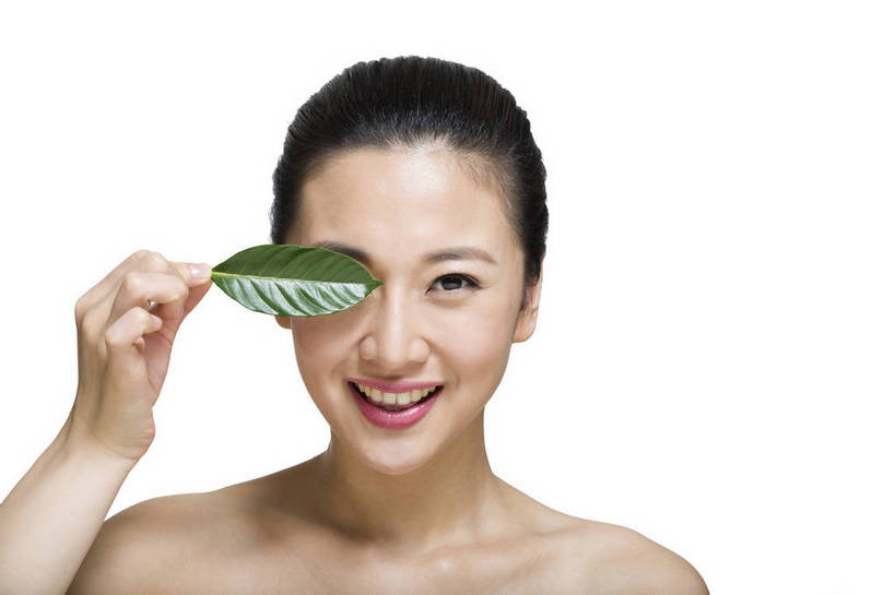 东方人,五官,脸,笑,横图,彩色,室内,特写,白天,留白,抠图,白色背景,正面,美容,时尚,北京,中国,仅一个人,护肤,新鲜,图片,树叶,休闲,表情,成熟,可爱,美女,自信,摄影,头像,生活方式,精致,青春,优雅,肖像,乐观,年轻女性,女人,女性,亚洲人,中国人,年轻人,面部,叶,影棚拍摄,愉快,bj174