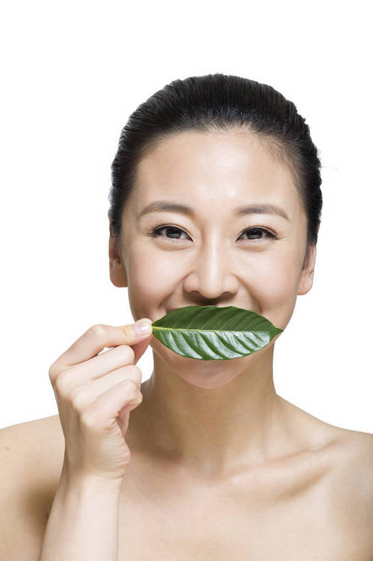 东方人,五官,脸,笑,竖图,彩色,室内,特写,白天,留白,抠图,白色背景,正面,美容,时尚,北京,中国,仅一个人,护肤,新鲜,图片,树叶,休闲,表情,成熟,可爱,美女,自信,摄影,头像,生活方式,精致,青春,优雅,肖像,乐观,年轻女性,女人,女性,亚洲人,中国人,年轻人,面部,叶,影棚拍摄,愉快,bj174