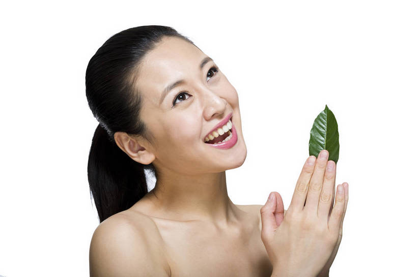 东方人,五官,脸,笑,横图,彩色,室内,特写,白天,留白,抠图,白色背景,侧面,美容,时尚,北京,中国,仅一个人,护肤,新鲜,图片,树叶,休闲,表情,成熟,可爱,美女,自信,摄影,头像,生活方式,精致,青春,优雅,肖像,乐观,年轻女性,女人,女性,亚洲人,中国人,年轻人,面部,叶,影棚拍摄,愉快,bj174