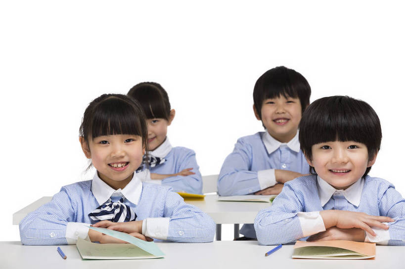 东方人,儿童,四个人,伙伴,学生,站,坐,横图,彩色,室内,白天,留白,抠图,白色背景,正面,快乐,友谊,幸福,北京,中国,写字,学习,图片,小孩,小女孩,课桌,站着,上课,同学,校服,放松,可爱,童年,童趣,摄影,成长,作业,希望,好奇,书写,未来,同伴,答题,乐观,誊写,认真,天真,友情,男孩,男人,男性,女孩,女人,女性,亚洲人,中国人,孩子,站立,半身,影棚拍摄,男生,小学生,bj174