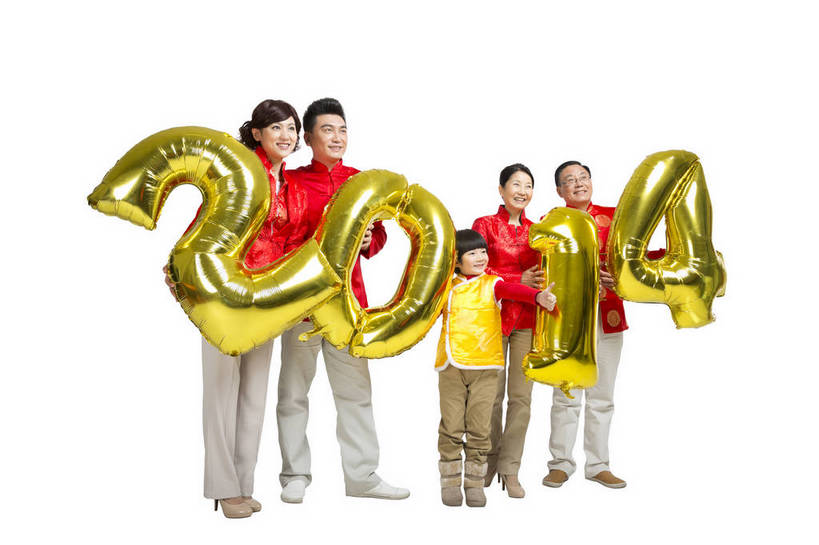 东方人,儿童,中年人,老年人,家庭,父母,祖父母,三代同堂,站,微笑,横图,彩色,室内,白天,留白,抠图,白色背景,正面,民族服装,聚会,时尚,游戏,快乐,幸福,玩具,北京,中国,春节,新年,五个人,触手,节日,庆祝,数字,图片,许多人,玩,文化,娱乐,祖孙三代,老人,小孩,气球,站着,一群人,庆典,休闲,和谐,温暖,温馨,喜庆,一家人,充气玩具,放松,可爱,美女,童年,童趣,益智,摄影,生活方式,活动,纪念,希望,和睦,拉着,发泄,消遣,智力,亲近,亲情,氢气球,合家欢,欢聚一堂,宣泄,乐观,天真,老年男性,老年女性,男孩,男人,男性,年轻男性,年轻女性,女人,女性,中年男性,亚洲人,中国人,孩子,年轻人,全家福,玩耍,嬉戏,站立,全身,影棚拍摄,礼服,欢乐,氦气球,铝箔气球,铝膜,铝膜气球,铝膜制品,红衣,唐装,融洽,男生,多代同堂,传统节日,bj174