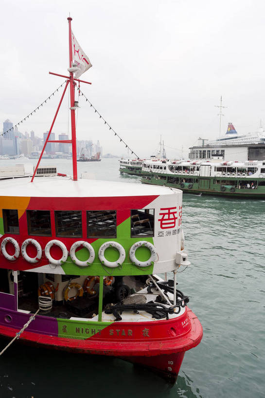 码头,竖图,彩色,室外,特写,白天,旅游,建筑,轮船,香港,中国,图片,建筑群,公共交通,交通,轮渡,辉煌,现代建筑,摆渡,维多利亚港,旅游胜地,摄影,文明,发展,繁荣,旅行,海港,bj174