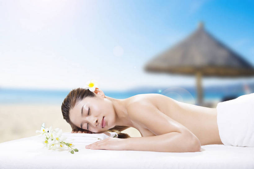 东方人,成年人,中年人,脸,头,脸颊,裸体,一个人,宾馆,美容院,家,横图,彩色,照片,室内,白天,按摩,化妆,美容,度假,奢侈,时尚,快乐,幸福,光晕,沙滩,别墅,床,酒店,北京,日光,中国,亚洲,仅一个年轻女性,护肤,平静,包裹,纺织物,图片,房屋,屋子,公寓,床单,豪华,美丽,年轻,生活,黄种人,娱乐,干净,被子,洋房,会所,楼房,裸露,肩膀,住宅,毛巾,夏天,趴着,清洁,保养,享受,休闲,健康,安静,放松,活力,美女,护理,美体,SPA水疗,保健,疗养,养生,俱乐部,温泉浴场,人体,摄影,生活方式,清爽,皮肤,酒家,优雅,保暖,宁静,华丽,旅社,假期,舒适,优美,被单,享乐,平和,愉悦,安逸,关爱,清新,裸,户外运动,舒缓,单人,透气,东亚,纯净,养颜,按摩床,防水,柔和,富丽,乐观,替代疗法,华美,单独,储水,耐磨,吸水,完美,兰花,年轻女性,女人,女性,亚洲人,中国人,年轻人,头部,脸部,脸蛋,面部,海滩,矿泉疗养地,闭着眼睛,半身,水疗,开心,愉快,房子,客店,客栈,旅店,旅馆,搓背床,理疗床,美容床,指压床,SPA美容,商旅,魅力,华侈,奢华,物理疗法,社交,bj174