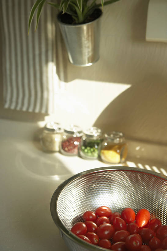 无人,家庭,竖图,室内,白天,厨房,建筑,蔬菜,西红柿,静物,北京,中国,亚洲,一排,准备,整齐,房屋,干净,排列,红色,温暖,温馨,一家人,摄影,和睦,简单,队列,清新,房地产,漏勺,东亚,健康食物,圣女果,烹调,彩图,融洽,bj175