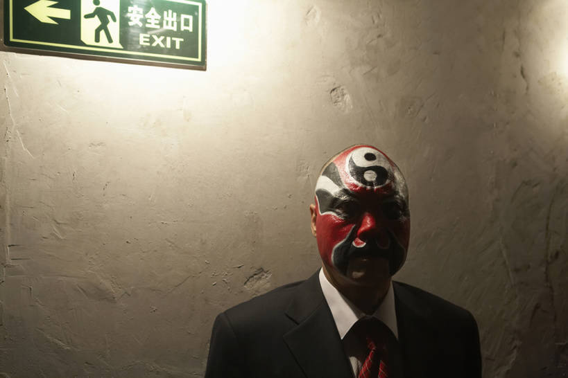 东方人,脸,头,脸颊,一个人,商务人士,演员,商务男性,舞台,横图,室内,留白,正面,民族服装,衬衫,西装,商务,技术,指示牌,北京,中国,亚洲,西方,出口,套装,服装,正装,艺术,标志,领结,面具,文字,走廊,领带,古典,注视,文化,表演者,标识,现代,传统,东方,肩膀,剃头,衣服,化妆品,观察,看,站着,概念,汉字,比较,个性,摄影,服饰,观看,技巧,古装,察看,象征,庄重,关注,旧的,中国文化,肖像,手艺,商务装,改变,身份,反差,工薪阶层,京剧,东亚,东亚文化,一套,歌剧,正式,地位,韵味,技能,技艺,想法,老年男性,亚洲人,中国人,头部,脸部,脸蛋,面部,白领,上班族,彩图,衬衣,传统服装,民俗服,化装,中国戏曲,妙技,焦距,传统文化,本领,京剧演员,bj175