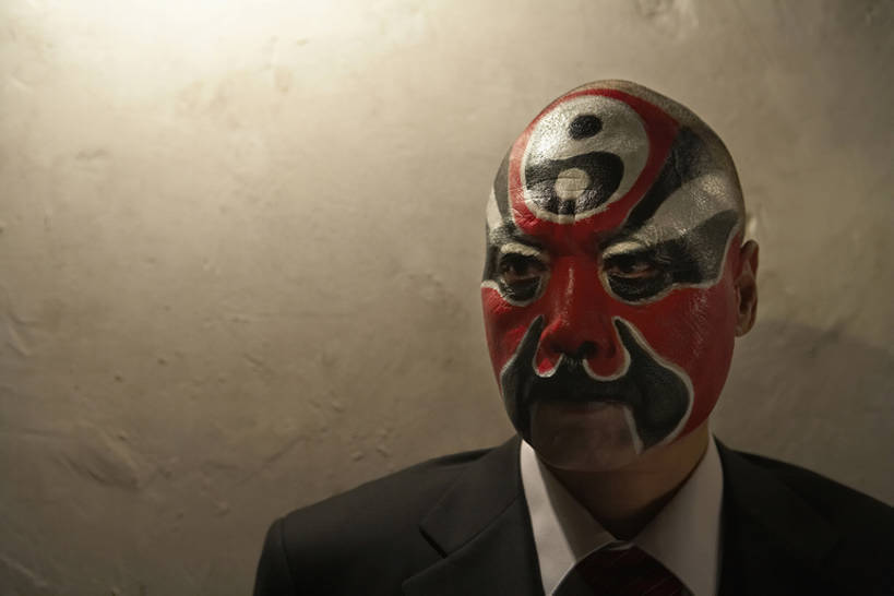 东方人,脸,头,脸颊,一个人,商务人士,演员,商务男性,舞台,横图,室内,留白,正面,民族服装,衬衫,西装,商务,技术,北京,中国,亚洲,西方,套装,服装,正装,面具,走廊,领带,古典,文化,现代,传统,东方,肩膀,剃头,衣服,化妆品,站着,概念,比较,个性,摄影,服饰,技巧,古装,旧的,中国文化,肖像,手艺,商务装,改变,反差,工薪阶层,京剧,东亚,东亚文化,一套,歌剧,韵味,技能,技艺,想法,老年男性,亚洲人,中国人,头部,脸部,脸蛋,面部,白领,上班族,彩图,衬衣,传统服装,民俗服,化装,中国戏曲,妙技,焦距,传统文化,本领,京剧演员,bj175