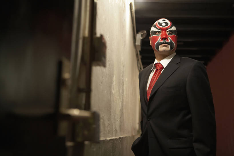 东方人,一个人,商务人士,演员,商务男性,舞台,横图,室内,正面,仰视,民族服装,衬衫,西装,商务,技术,北京,中国,亚洲,西方,套装,服装,正装,艺术,面具,走廊,领带,古典,文化,传统,东方,剃头,衣服,化妆品,站着,概念,比较,个性,摄影,服饰,技巧,古装,电灯泡,旧的,中国文化,手艺,商务装,改变,反差,工薪阶层,京剧,东亚,东亚文化,一套,歌剧,韵味,技能,技艺,想法,老年男性,亚洲人,中国人,白领,上班族,两手抄兜,半身,彩图,低角度拍摄,衬衣,传统服装,民俗服,化装,中国戏曲,妙技,焦距,传统文化,本领,京剧演员,摆拍,bj175