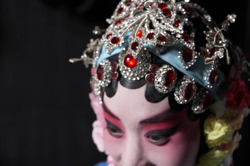 东方人,一个人,演员,电影明星,舞台,横图,特写,民族服装,珠宝,刺绣,北京,中国,亚洲,西方,仅一个年轻女性,仅一个女性,仅一个人,表演,服装,艺术,人物,头巾,头饰,古典,美丽,文化,表演者,现代,传统,东方,衣服,发饰,化妆品,站着,比较,个性,凝视,摄影,服饰,古装,部分,高雅,旧的,中国文化,华贵,播放,改变,京剧,东亚,东亚文化,歌剧,韵味,年轻女性,女人,女性,亚洲人,中国人,年轻人,王冠,影视明星,彩图,高角度拍摄,传统服装,民俗服,化装,锦缎,中国戏曲,传统文化,京剧演员,摆拍,bj175