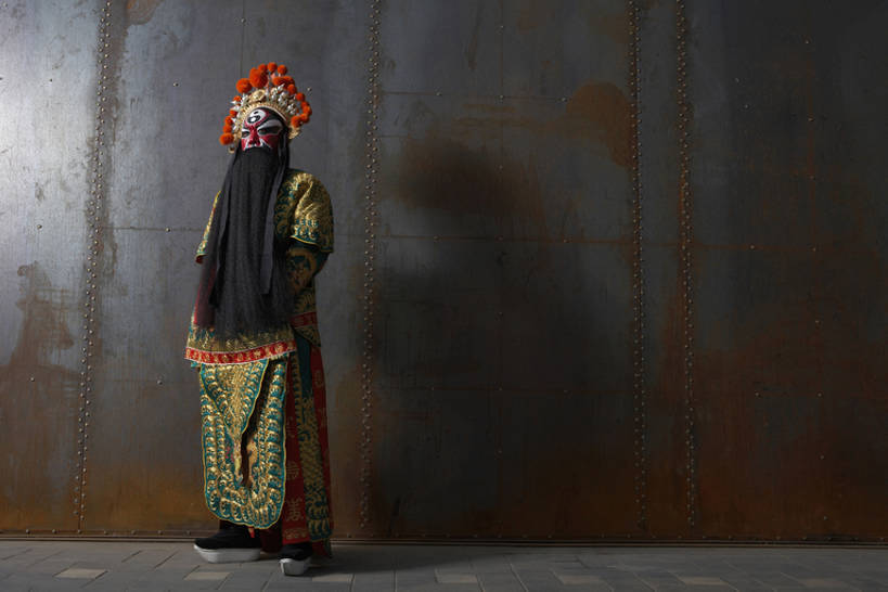 东方人,胡须,一个人,演员,舞台,横图,彩色,室内,白天,留白,正面,民族服装,北京,中国,亚洲,西方,仅一个男性,仅一个人,表演,服装,艺术,生锈,人物,反射,头巾,头饰,古典,注视,文化,表演者,现代,传统,东方,仅一个年轻男性,衣服,发饰,化妆品,观察,看,站着,概念,比较,个性,工业,摄影,服饰,观看,五颜六色,古装,环境,腐蚀,侵蚀,色彩斑斓,察看,武士,关注,旧的,中国文化,播放,肖像,改变,五彩缤纷,演出服,京剧,东亚,将军,东亚文化,歌剧,五彩斑斓,韵味,腐化,锈迹斑斑,五光十色,老年男性,男人,男性,亚洲人,中国人,年轻人,胡子,络腮胡,彩图,全身,传统服装,民俗服,化装,中国戏曲,焦距,传统文化,京剧演员,摆拍,bj175