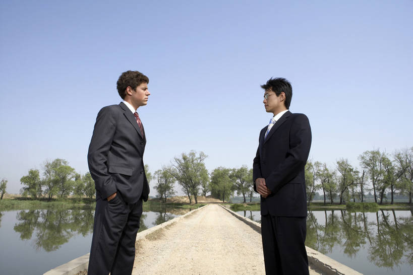 东方人,成年人,头发,两个人,商务人士,商务男性,横图,室外,白天,留白,侧面,衬衫,西装,度假,商务,讨论,游戏,满意,通讯,友谊,幸福,分享,成功,合作,团队,信心,竞争,湖,河流,森林,水,太阳,北京,日光,中国,亚洲,握,套装,正装,开会,对称,会议,反射,桥,棕色,郊区,联系,干净,刺激,树,绿色,蓝天,自然,夏天,站着,职业,休息,休闲,概念,健康,面对面,放松,平衡,同意,握着,摄影,收获,观看,希望,保护,支撑,环境,专心,享乐,清新,激励,求助,商务装,工薪阶层,东亚,环境保护,一套,遥远,认真,男人,男性,年轻男性,白种人,亚洲人,中国人,年轻人,白领,上班族,触摸,说话,彩图,衬衣,焦距,精力,商务会议,bj175