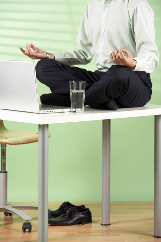 东方人,成年人,一个人,同事,商务人士,秘书,商务男性,办公室,坐,盘腿,竖图,俯视,航拍,室内,白天,侧面,衬衫,购物,锻炼,商务,讨论,快乐,通讯,幸福,成功,合作,团队,集体,信心,笔记本电脑,水,壁纸,窗户,地板,桌子,鞋子,椅子,北京,中国,亚洲,表演,伸展,握,套装,服装,开会,朦胧,模糊,工作,会议,材料,档案,手表,文件,褐色,联系,美丽,队伍,水笔,衣服,耳环,资料,看,职业,休闲,健康,放松,平衡,沉思,握着,瑜珈,摄影,服饰,块状,生活方式,希望,打坐,领导,优美,享乐,衣着,工作室,鸟瞰,成就,穿着,文档,努力,销售,爱好,出示,商务装,合伙,领袖,贩卖,工薪阶层,东亚,搜寻,莲花坐式,衣饰,无线电技术,灵性,登录,计算机,男人,男性,年轻男性,亚洲人,中国人,年轻人,白领,上班族,售货员,盘腿而坐,盘膝,盘着腿的,盘着腿坐,双腿交叉,说话,坐着,半身,彩图,高角度拍摄,影棚拍摄,衬衣,和蔼,办公室职员,商务会议,商业活动,赛尔,摆拍,bj175