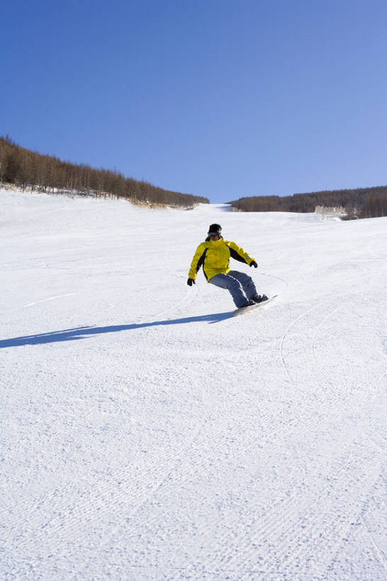 东方人,成年人,一个人,站,横图,室外,白天,留白,正面,运动服,旅游,度假,自由,安全,运动,信心,美景,雪,中国,亚洲,仅一个男性,仅一个人,滑雪,地平线,景观,冬天,防护,娱乐,运动器械,仅一个年轻男性,天空,自然,手套,享受,休闲,滑雪场,健康,背带裤,健身器械,景色,放松,活力,平衡,生活方式,保护,滑雪板,感冒,酷,享乐,敏捷,愉悦,自然风光,体育器械,滑雪镜,努力,爱好,保险,健身器材,户外活动,野地,滑雪服,滑雪装备,东亚,万里无云,保全,周全,安稳,安定,防护手套,河北省,冬季运动,无忧无虑,体育活动,平安,男人,男性,年轻男性,亚洲人,中国人,年轻人,休闲活动,张开手臂,彩图,旅行,运动器材,林区,bj175