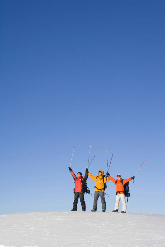 东方人,成年人,三个人,站,举,攀登,室外,白天,留白,正面,运动服,锻炼,旅游,度假,游戏,快乐,满意,探险,自由,友谊,安全,成功,运动,团队,信心,美景,太阳,雪,中国,亚洲,一排,庆祝,整齐,并排,滑雪,地平线,景观,冬天,防护,玩,杆,挥手,拿着,注视,娱乐,排列,天空,自然,手套,社区,观察,看,托,享受,休闲,滑雪场,健康,背带裤,景色,放松,活力,平衡,生活方式,观看,活动,保护,滑雪杖,察看,感冒,酷,享乐,愉悦,队列,发泄,关注,消遣,运送,智力,自然风光,体育器械,决心,滑雪镜,爱好,保险,户外活动,野地,滑雪服,东亚,背包客,地貌,万里无云,宣泄,保全,周全,安稳,安定,防护手套,河北省,冬季运动,快活,欢愉,康乐,无忧无虑,体育活动,平安,体育,男人,男性,年轻男性,年轻女性,女人,女性,亚洲人,中国人,年轻人,休闲活动,举起,举手,举着,玩耍,嬉戏,向上举,向上伸,向上托,张开手臂,彩图,健身,旅行,高兴,深情,挨着,bj175
