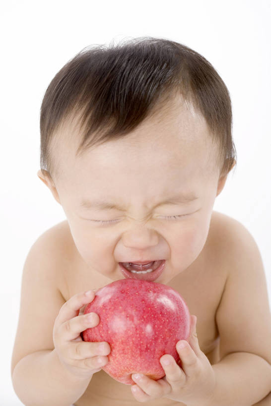 东方人,婴儿,儿童,一个人,吃,抠图,白色背景,正面,幸福,纯洁,苹果,水果,仅一个人,握,食品,饮食,小孩,红色,活力,可爱,童年,童趣,无辜,握着,摄影,活泼,生长,婴儿用品,希望,幽默,脆弱,关爱,清新,宝宝,童真,饥饿,纯真,烂漫,无邪,健康食物,发展,开端,无忧无虑,伶俐,天真,亚洲人,中国人,孩子,闭着眼睛,半身,彩图,影棚拍摄,弱点,饿,bj175