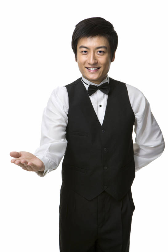 东方人,成年人,一个人,服务员,笑,微笑,露齿笑,竖图,抠图,白色背景,正面,快乐,幸福,热情,信心,中国,仅一个人,服装,正装,领结,注视,观察,看,站着,职业,服务,摄影,观看,严肃,察看,神圣,关注,问候,肖像,东亚,燕尾服,认真,男人,男性,年轻男性,亚洲人,中国人,年轻人,服务生,侍者,张开手臂,彩图,影棚拍摄,礼服,bj175