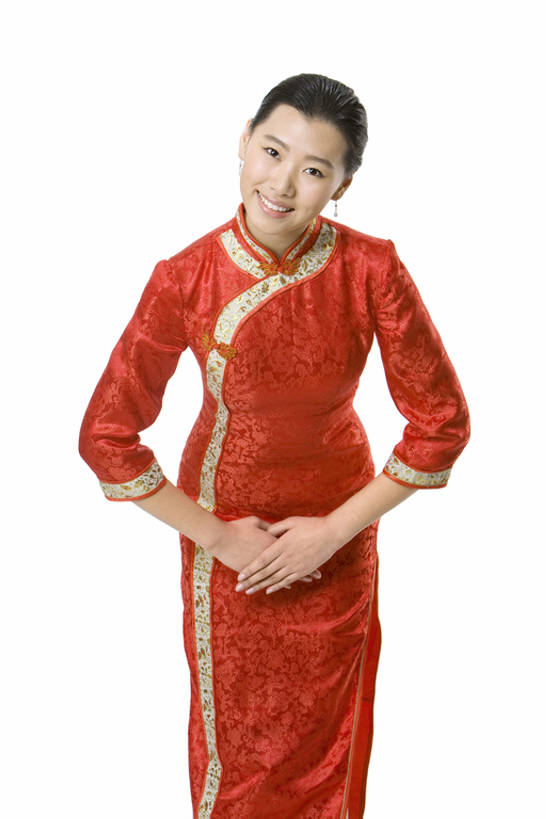 东方人,成年人,一个人,服务员,握手,笑,微笑,露齿笑,竖图,留白,抠图,白色背景,正面,快乐,幸福,热情,信心,中国,仅一个女性,旗袍,丝绸,注视,红色,观察,看,手势,站着,职业,服务,摄影,观看,礼节,察看,关注,中国文化,问候,肖像,古典风格,东亚,东亚文化,年轻女性,女人,女性,亚洲人,中国人,年轻人,服务生,侍者,搀手,拉手,手拉手,手握手,彩图,影棚拍摄,传统服装,打手势,传统文化,bj175