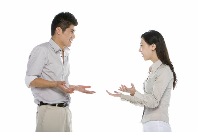 东方人,成年人,两个人,横图,抠图,白色背景,正面,讨论,通讯,相机,北京,中国,亚洲,休闲装,休闲,面对面,摄影,悲伤,伤心,难过,东亚,悲哀,哀痛,悲戚,悲痛,男人,男性,年轻男性,年轻女性,女人,女性,亚洲人,中国人,年轻人,情侣,说话,争论,半身,彩图,影棚拍摄,爱,沟通障碍,bj175