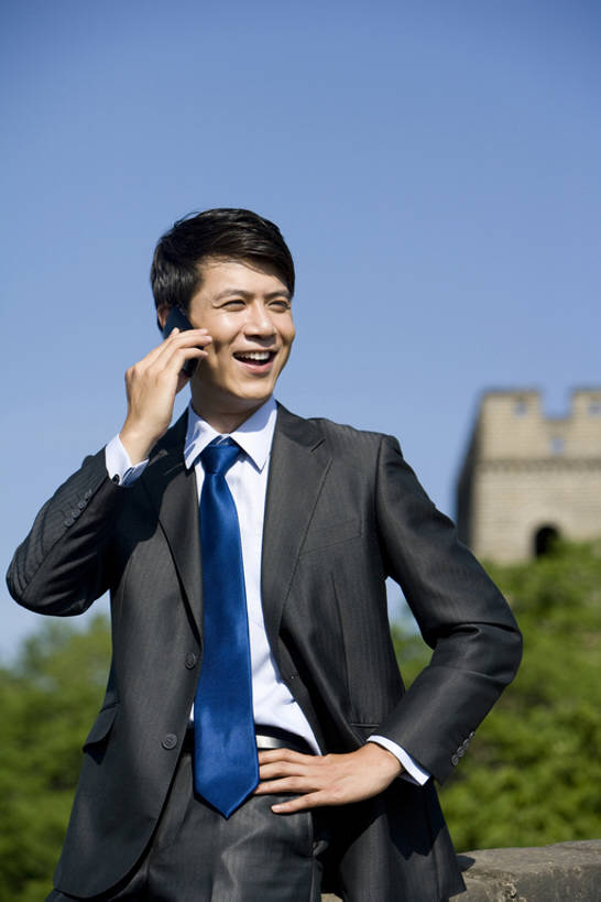 东方人,成年人,一个人,商务人士,商务男性,笑,打电话,微笑,露齿笑,竖图,室外,白天,正面,衬衫,旅游,度假,商务,快乐,通讯,幸福,名胜古迹,山,标志建筑,地标,建筑,手机,北京,长城,中国,亚洲,仅一个男性,仅一个人,套装,遗迹,联系,听,拿着,古迹,历史,文物,娱乐,建设,城墙,古建筑,仅一个年轻男性,地标建筑,叉腰,享受,休闲,旅游胜地,放松,摄影,宁静,中国文化,商务装,工薪阶层,古文明,东亚,远古,万里无云,无线电技术,古代文明,慕田峪长城,男人,男性,年轻男性,亚洲人,中国人,年轻人,白领,上班族,电话机,半身,彩图,衬衣,旅行,传统文化,商务旅行,bj175