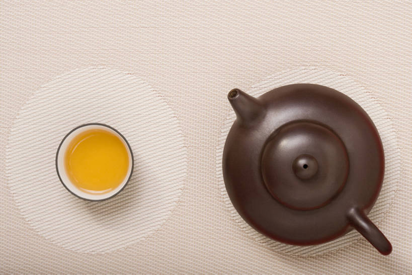无人,横图,俯视,留白,白色背景,下午茶,静物,亚洲,形状,竹制,圆形,瓷器,茶叶,饮食,两个,茶壶,紫砂壶,竹制品,清新,中国文化,简洁,东亚,热饮,北京市,寿司帘,寿司席,寿司竹,寿司竹卷,寿司竹席,几何形状,茶杯,高角度拍摄,影棚拍摄,bj175