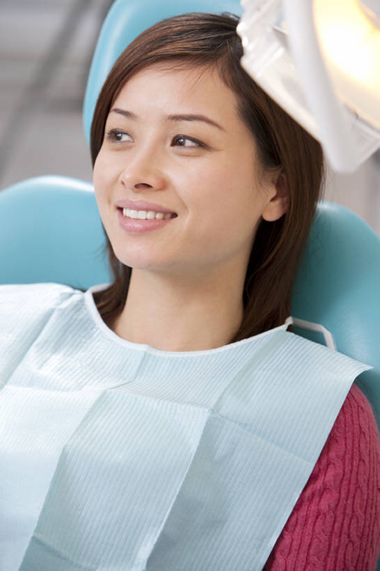 东方人,成年人,一个人,病人,医院,坐,躺,笑,微笑,露齿笑,竖图,室内,白天,正面,快乐,满意,幸福,信心,机器,北京,中国,亚洲,医学,干净,设备,现代,健康,摄影,医疗,医疗设备,卫生,牙科设备,享乐,肖像,医疗器械,医疗工具,拜访,东亚,口腔卫生,医疗机构,检测工具,卧着,信任,年轻女性,女人,女性,亚洲人,中国人,年轻人,躺着,卧,半身,彩图,病院,诊所,牙科椅,牙科治疗椅,牙椅,门诊部,口腔医学,bj175