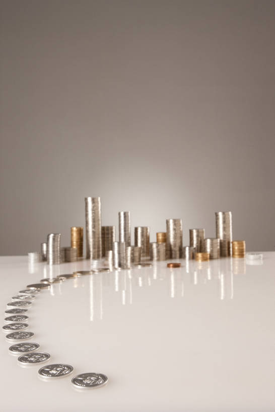 无人,银行,竖图,留白,赚钱,计划,钱,人民币,路,摩天大楼,静物,北京,中国,亚洲,一堆,许多,堆叠,堆积,灰色背景,丰富,反射,钱币,首都,很多,概念,储蓄,财富,金融,理财,投资,摄影,生长,经济,堆,利润,都市风光,带领,流通,贸易,东亚,发展,计划书,中华人民共和国,北京市,京,北平,华北地区,繁荣,膨胀,想法,筹划,打算,货币,现金,硬币,彩图,影棚拍摄,北京CBD,北京商务中心区,中国北京大北窑,财会,bj175