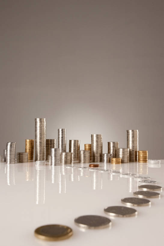 无人,银行,竖图,留白,赚钱,计划,钱,人民币,路,摩天大楼,静物,北京,中国,亚洲,一堆,许多,堆叠,堆积,灰色背景,丰富,反射,钱币,首都,很多,概念,储蓄,财富,金融,理财,投资,摄影,生长,经济,堆,利润,都市风光,带领,流通,贸易,东亚,发展,计划书,中华人民共和国,北京市,京,北平,华北地区,繁荣,膨胀,想法,筹划,打算,货币,现金,硬币,彩图,影棚拍摄,北京CBD,北京商务中心区,中国北京大北窑,财会,bj175