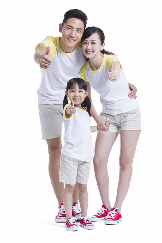 东方人,儿童,成年人,三个人,家庭,丈夫,妻子,父母,母亲,父亲,女儿,家,站,笑,微笑,露齿笑,竖图,留白,抠图,白色背景,正面,快乐,幸福,纯洁,智慧,北京,中国,亚洲,连接,弯腰,突出,俯身,注视,休闲装,称赞,表扬,小孩,观察,看,手势,站着,休闲,健康,舒服,温暖,温馨,一家人,短袖,放松,活力,可爱,亲密,竖,童年,童趣,搭,摄影,生长,观看,翘,高,和睦,察看,舒适,享乐,风格,简单,夸奖,优秀,搭着,关爱,关注,亲情,肖像,童真,东亚,烂漫,无邪,陪同,好,妙,顺利,出色,超群,杰出,卓越,奇妙,陪伴,无忧无虑,聪明,天真,男孩,男人,男性,年轻男性,年轻女性,女孩,女人,女性,亚洲人,中国人,孩子,年轻人,大拇指,情侣,全家福,手牵手,站立,彩图,全身,影棚拍摄,融洽,男生,打手势,亲子装,摆拍,伴随,bj175