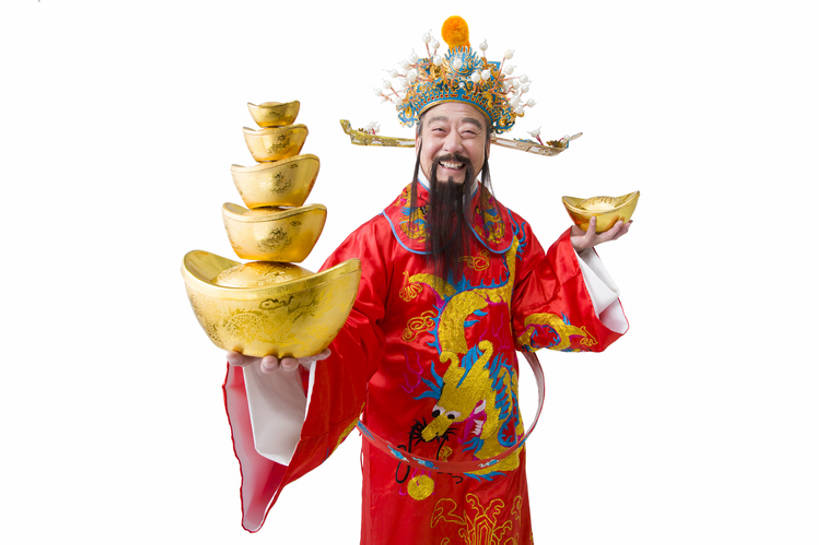 东方人,成年人,老年人,一个人,笑,微笑,露齿笑,横图,留白,抠图,白色背景,正面,快乐,兴奋,幸福,运气,复古,北京,中国,春节,亚洲,仅一个男性,仅一个人,握,堆叠,风俗,节日,丰富,庆祝,古典,祝福,注视,传统,刺激,古代,红色,财神爷,观察,看,站着,仅一个老年男性,精神,乐趣,握着,财富,摄影,介绍,金元宝,观看,堆,庆贺,察看,享乐,仪式,关注,中国文化,祝贺,肖像,出示,典礼,古典风格,东亚,远古,元旦,制度,老年男性,男人,男性,亚洲人,中国人,彩图,影棚拍摄,传统服装,装扮,欢乐,给予,金子,传统文化,传统节日,bj175