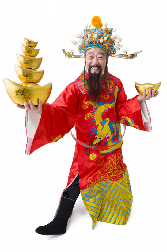 东方人,成年人,老年人,一个人,笑,微笑,露齿笑,竖图,留白,抠图,白色背景,正面,快乐,兴奋,幸福,运气,复古,北京,中国,春节,亚洲,仅一个男性,仅一个人,握,堆叠,风俗,节日,丰富,庆祝,古典,祝福,注视,传统,刺激,古代,红色,财神爷,观察,看,站着,仅一个老年男性,精神,乐趣,握着,财富,摄影,介绍,金元宝,观看,张开双腿,堆,庆贺,察看,享乐,仪式,关注,中国文化,祝贺,肖像,出示,典礼,古典风格,东亚,远古,元旦,制度,展开双腿,老年男性,男人,男性,亚洲人,中国人,彩图,影棚拍摄,传统服装,装扮,欢乐,给予,金子,伸展双腿,传统文化,传统节日,bj175