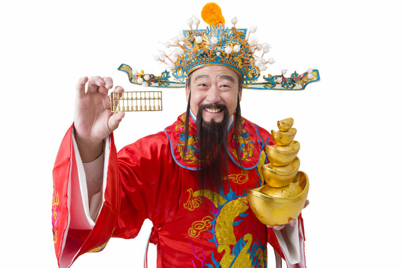 东方人,成年人,老年人,一个人,笑,微笑,露齿笑,横图,留白,抠图,白色背景,正面,快乐,兴奋,幸福,运气,复古,算盘,北京,中国,春节,亚洲,仅一个男性,仅一个人,握,堆叠,风俗,节日,丰富,庆祝,古典,祝福,注视,传统,刺激,古代,红色,财神爷,观察,看,站着,仅一个老年男性,精神,乐趣,握着,财富,摄影,介绍,金元宝,观看,堆,庆贺,察看,享乐,仪式,关注,中国文化,祝贺,肖像,出示,典礼,古典风格,东亚,远古,元旦,制度,老年男性,男人,男性,亚洲人,中国人,半身,彩图,影棚拍摄,传统服装,装扮,欢乐,给予,金子,传统文化,传统节日,bj175