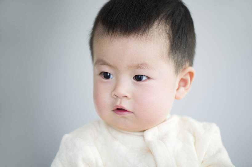 东方人,婴儿,儿童,脸,头,脸颊,一个人,横图,特写,留白,抠图,正面,婴儿服装,幸福,纯洁,北京,中国,亚洲,仅一个人,灰色背景,休闲装,婴儿装,肩膀,小孩,可爱,童年,童趣,无辜,摄影,活泼,生长,享乐,宝宝,肖像,童真,东亚,纯真,烂漫,无邪,纯净,伶俐,天真,亚洲人,中国人,孩子,头部,脸部,脸蛋,面部,坐着,彩图,影棚拍摄,婴儿服,襁褓,好奇心,bj175