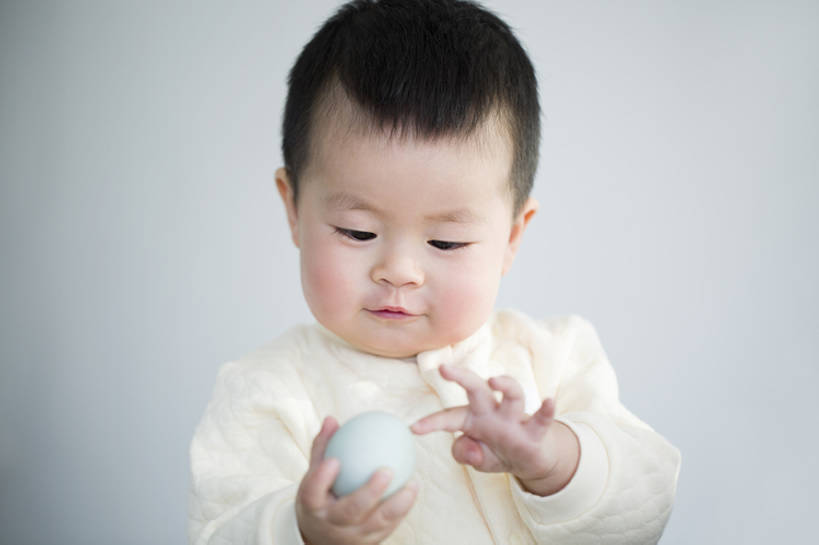东方人,婴儿,儿童,一个人,微笑,横图,特写,留白,抠图,正面,婴儿服装,快乐,幸福,纯洁,北京,中国,亚洲,仅一个人,握,灰色背景,玩,注视,休闲装,鸭蛋,婴儿装,小孩,观察,看,可爱,童年,童趣,无辜,握着,摄影,活泼,生长,观看,察看,专心,享乐,关注,宝宝,童真,东亚,纯真,烂漫,无邪,纯净,伶俐,天真,亚洲人,中国人,孩子,触摸,坐着,半身,彩图,影棚拍摄,婴儿服,欢乐,襁褓,好奇心,bj175