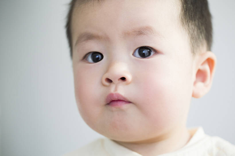 东方人,婴儿,儿童,脸,头,脸颊,一个人,横图,特写,留白,抠图,正面,婴儿服装,幸福,纯洁,北京,中国,亚洲,仅一个人,灰色背景,休闲装,婴儿装,肩膀,小孩,可爱,童年,童趣,无辜,摄影,活泼,生长,享乐,宝宝,肖像,童真,东亚,纯真,烂漫,无邪,纯净,柔和,伶俐,天真,亚洲人,中国人,孩子,头部,脸部,脸蛋,面部,坐着,彩图,影棚拍摄,婴儿服,襁褓,好奇心,bj175